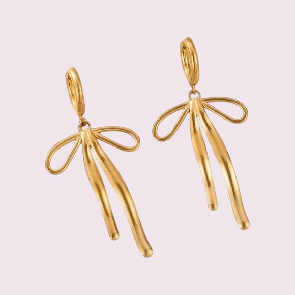 2ndhand_squeeze Jewelry - Dainty Bowknot Stud Earrings – 14K Gold-Plated, Sweet & Simple Design​